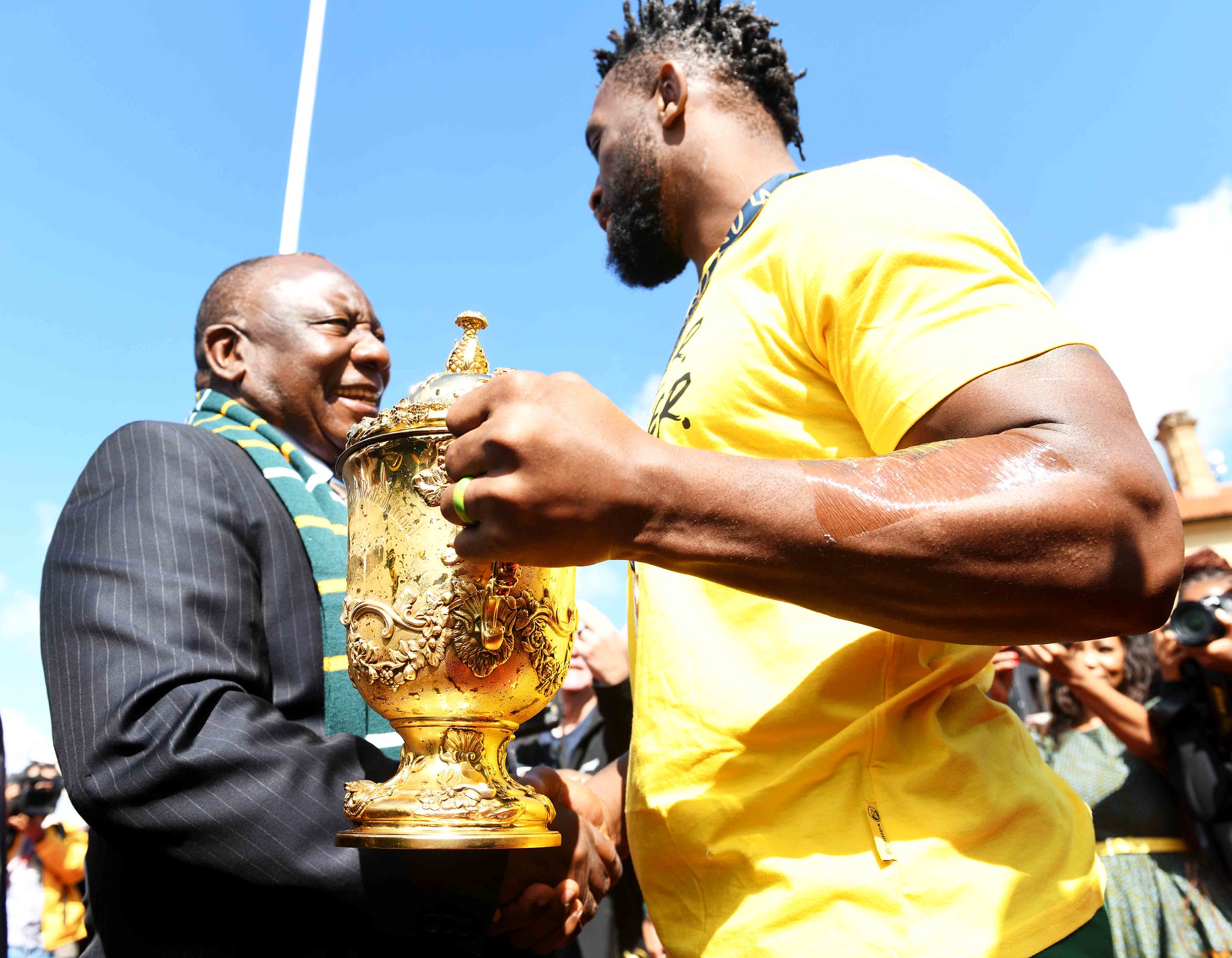 Cyril and Siya holding trophy at the union building 2023