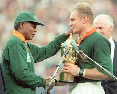 Madiba handing Francois Pienaar the Webb Ellis Trophy